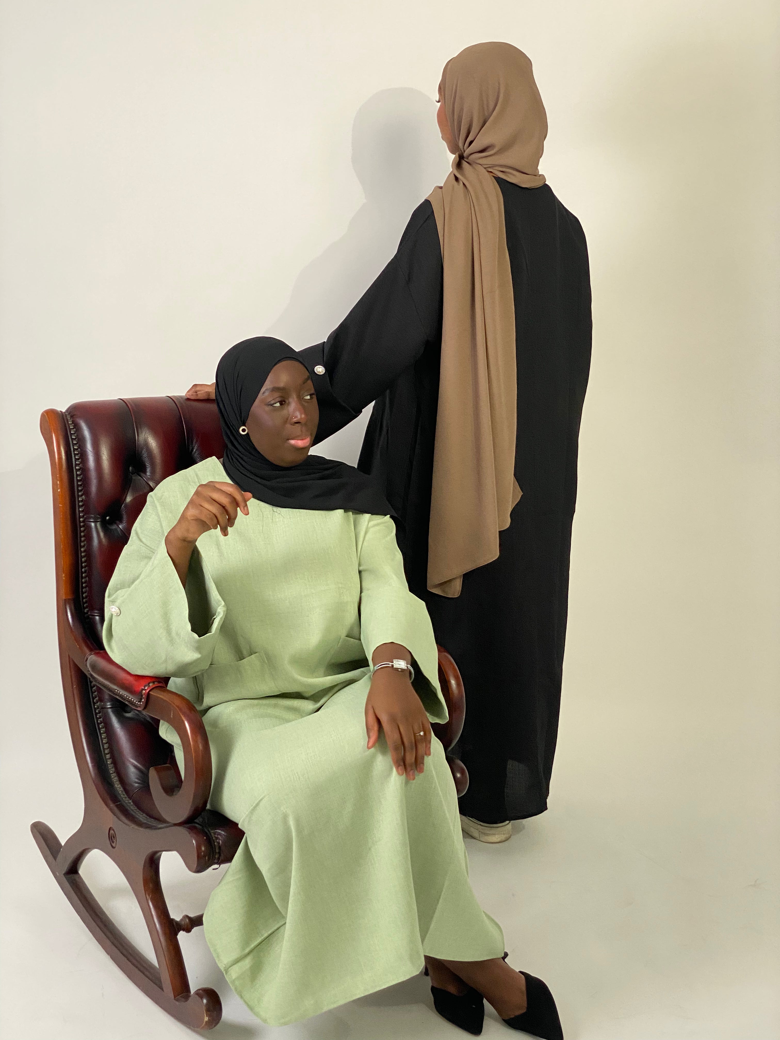 Abaya Linh