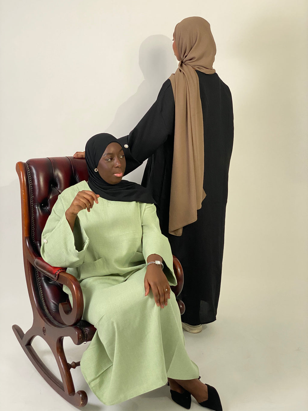 Abaya Linh